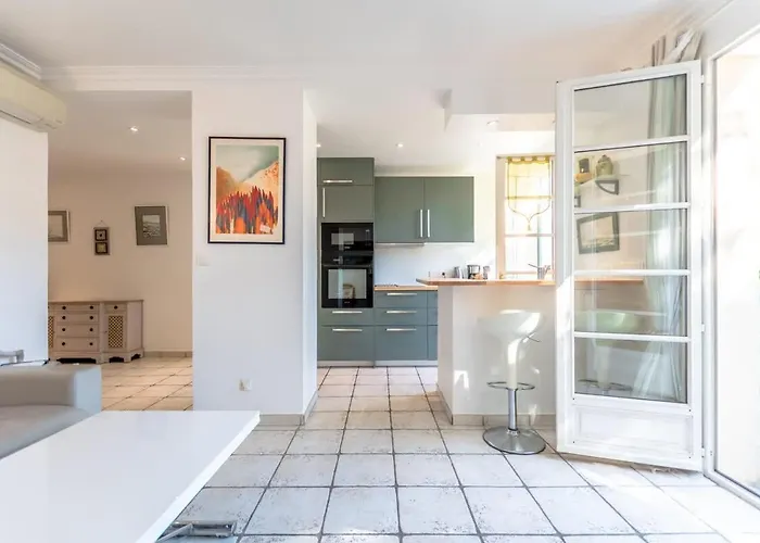 Floralies A L Views & Parking L Shellter Saint-Tropez