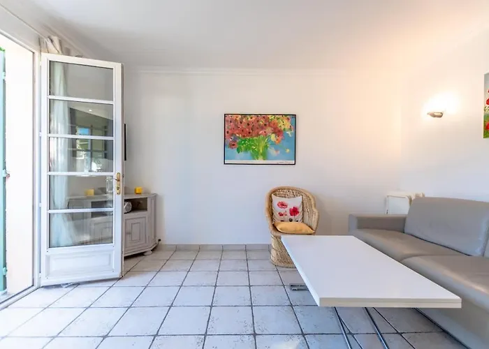 Floralies A L Views & Parking L Shellter Saint-Tropez