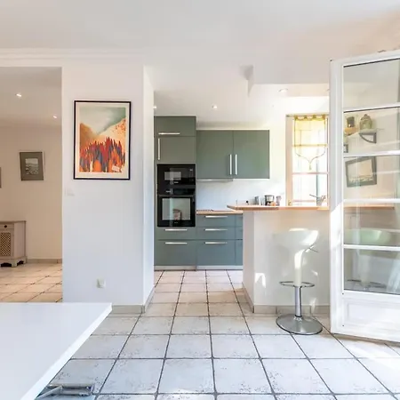 Floralies A L Views & Parking L Shellter Saint-Tropez