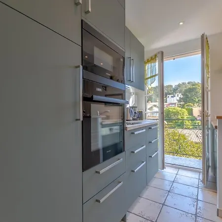 Floralies A L Views & Parking L Shellter *