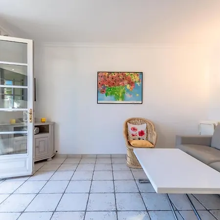 Floralies A L Views & Parking L Shellter Saint-Tropez