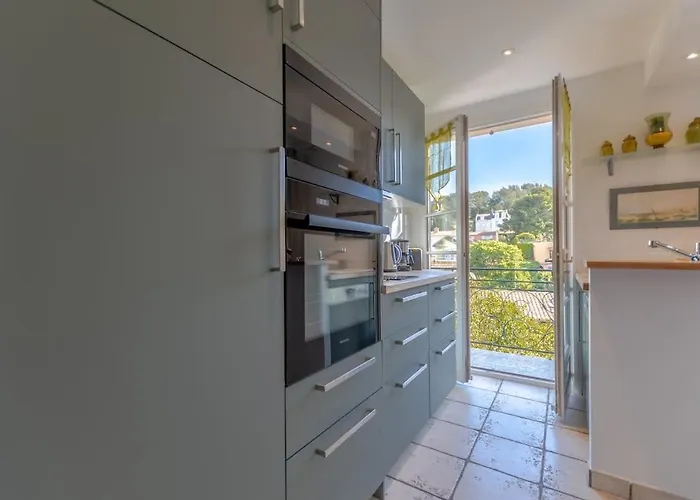 Floralies A L Views & Parking L Shellter *