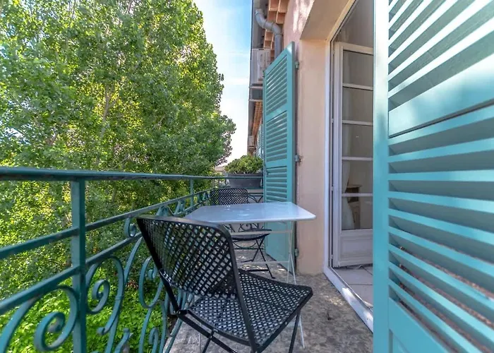 Floralies A L Views & Parking L Shellter